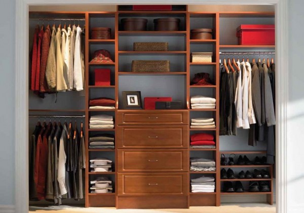 Csodálatos öltözőszekrény-ötletek a kis hálószobás modern, fából készült szekrény tárolására
