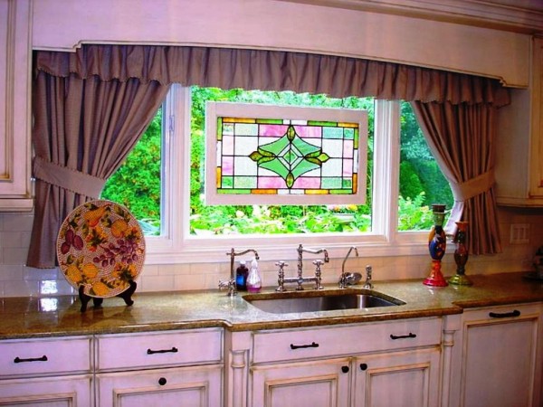 Kuchyňské záclony-nápady-okna-ošetření