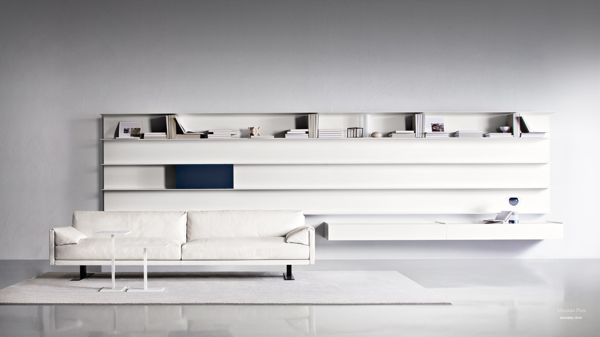 Bílý modulární systém pro prostorný obývací pokoj