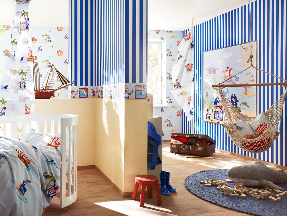 Reka bentuk kertas dinding untuk bilik kanak-kanak untuk seorang lelaki dalam gaya laut