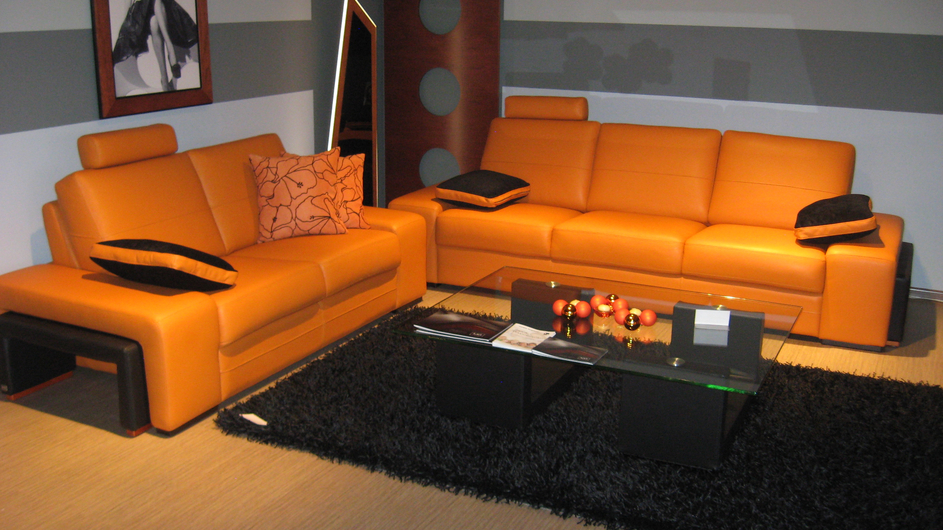 Hiasan ruang tamu yang sangat besar dengan sistem modular