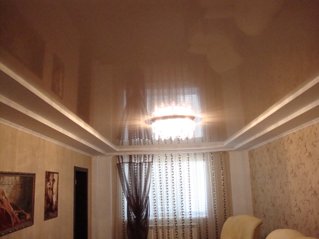 Nevýhody výběru natažení stropu studený tmavý stín pro obývací pokoj