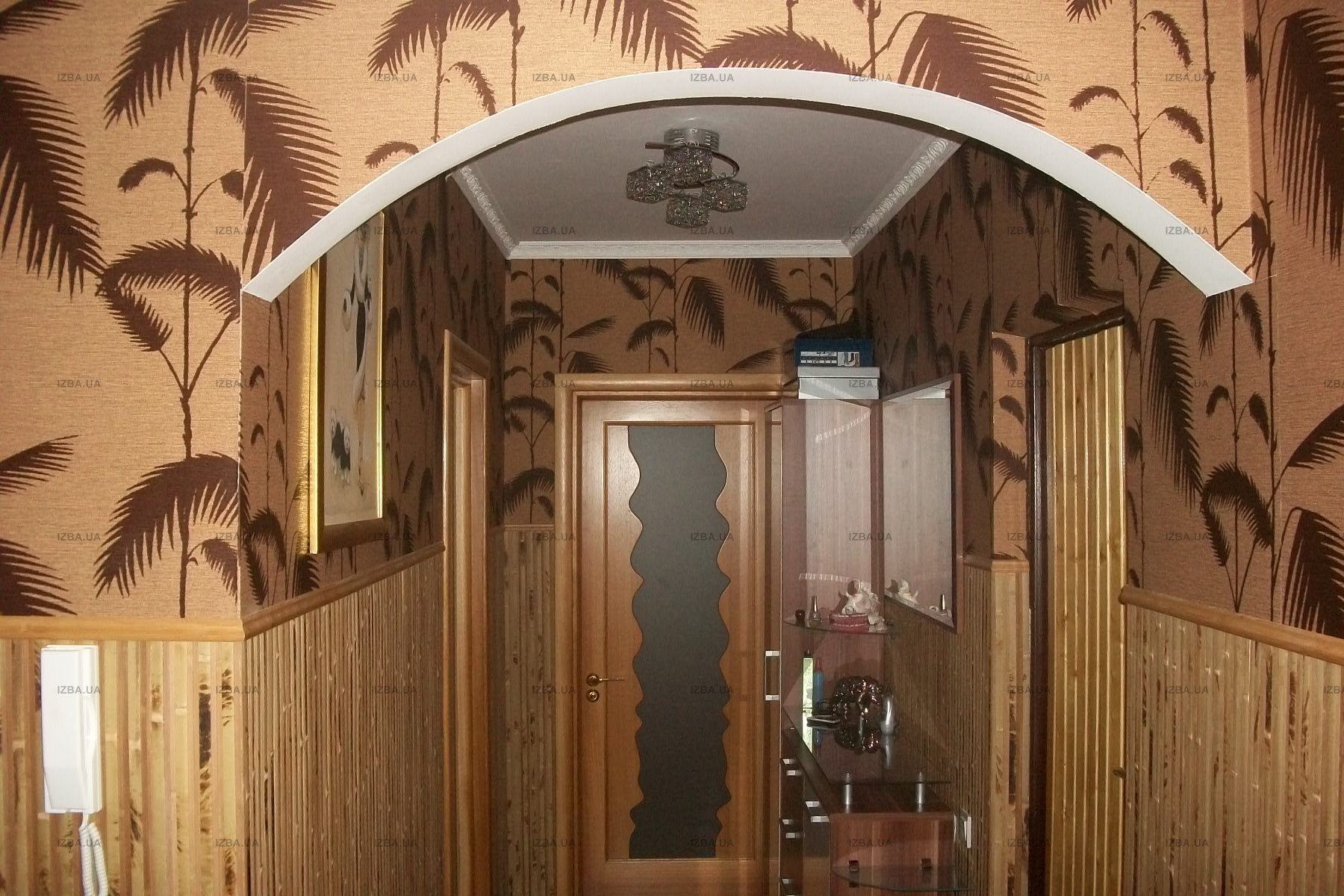 žalūzijas ar bambusu istabas noformējumā