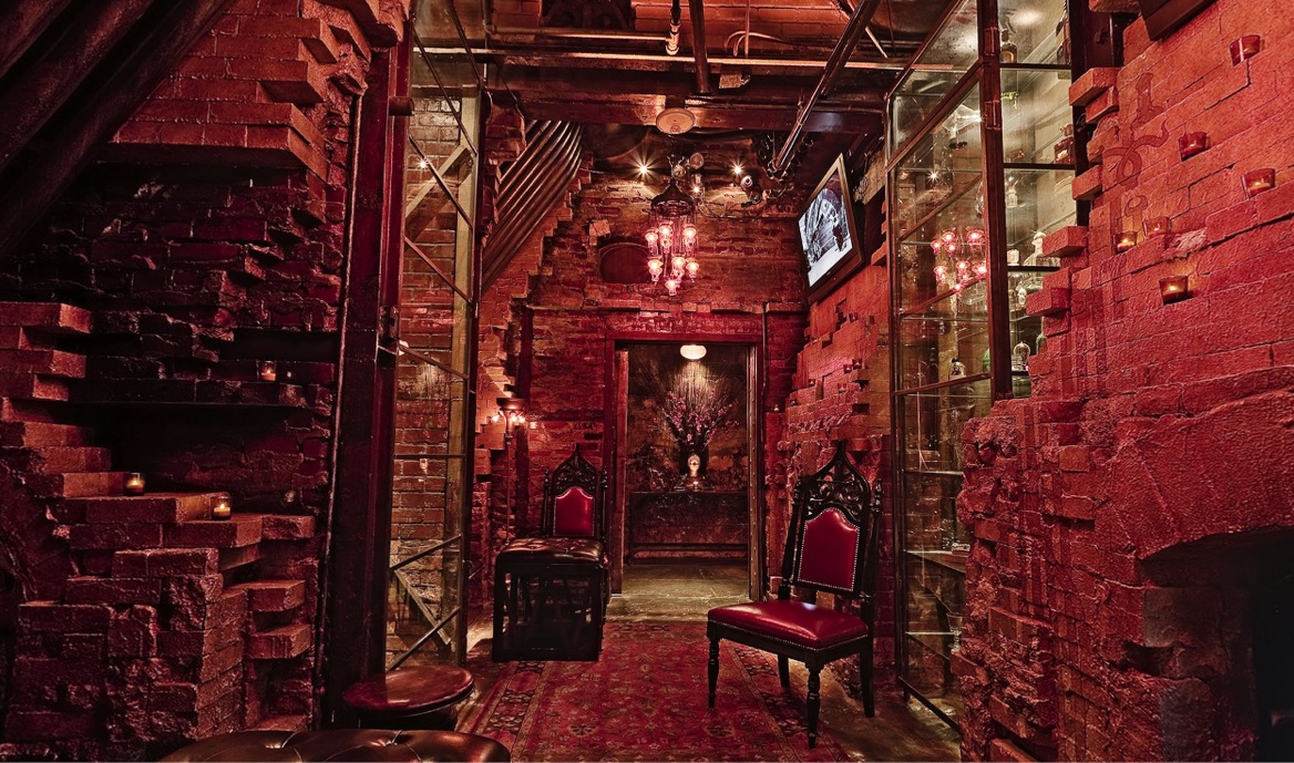 steampunk interiér s koženým čalouněním