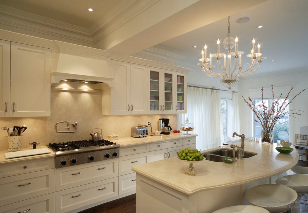 interior ușor de bucătărie bej în stilul minimalismului