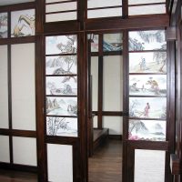 Japoniško stiliaus gyvenamojo kambario dekoras