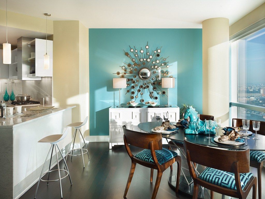 ongebruikelijk ontwerp van het appartement in turquoise kleur