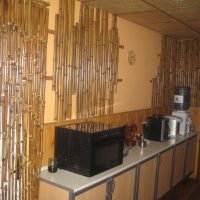 tapetes ar bambusu koridora interjerā foto