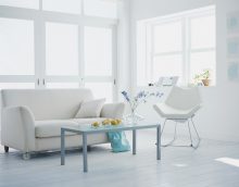 ryškios baltos grindys virtuvės paveikslo interjere