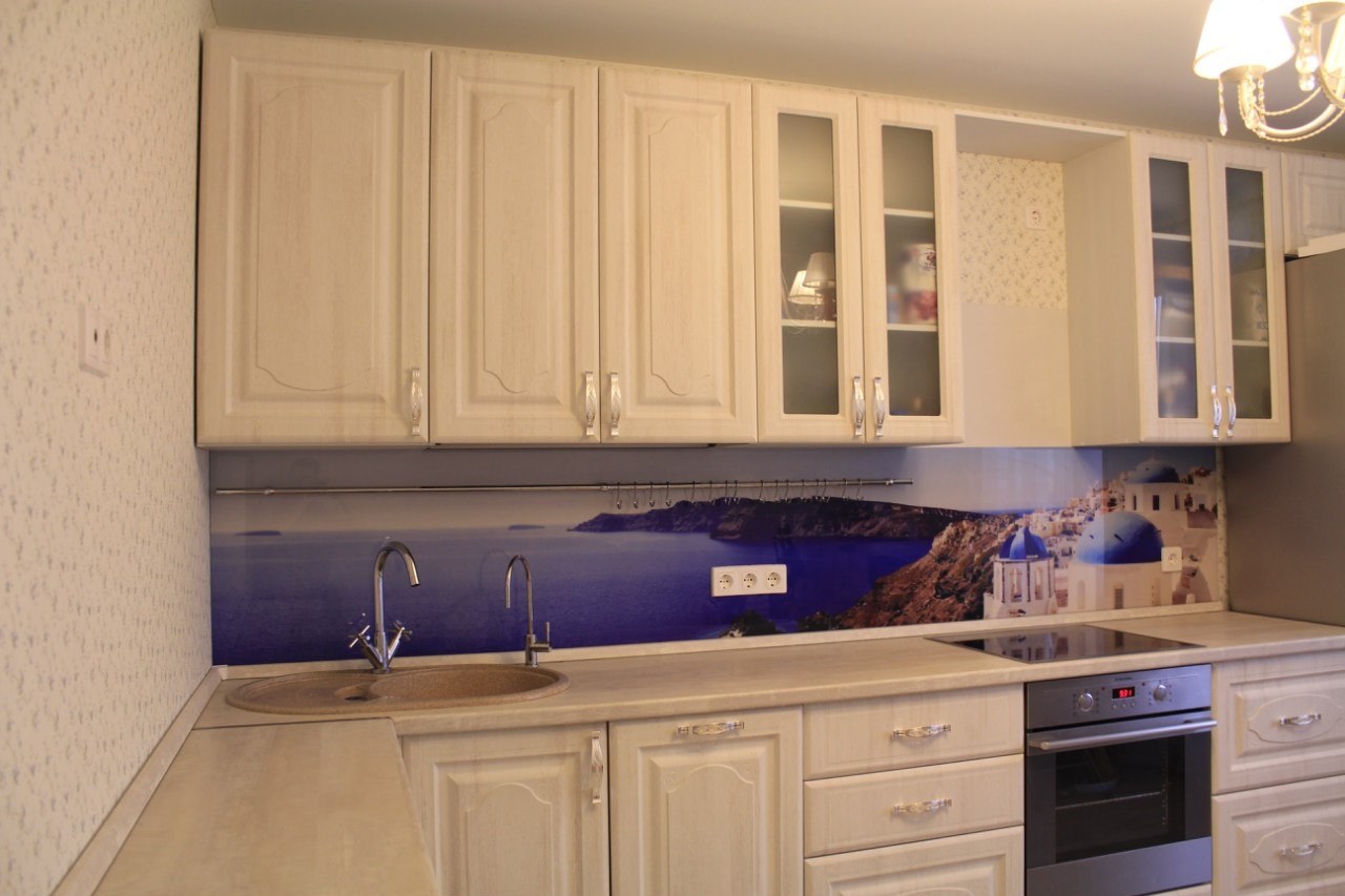 gražus interjeras smėlio spalvos virtuvėje, Provence stiliaus