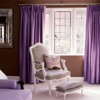 licht slaapkamerdecor in fuchsia kleurenfoto