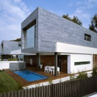 ярък дизайн на къщата в архитектурен стил на снимката