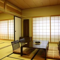 Poza luminoasă de design coridor în stil japonez