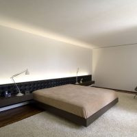 světlý interiér pokoje v high-tech stylu fotografie