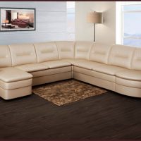 sofa sudut terang dalam gaya gambar ruang tamu