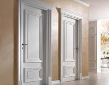 svijetla vrata u dizajnu hodnika