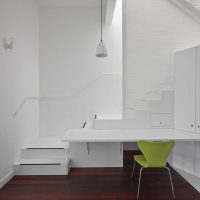 baltos sienos prieškambario interjere minimalizmo stiliaus foto
