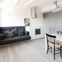 бели стени в интериора на апартамент в стил на минимализъм картина