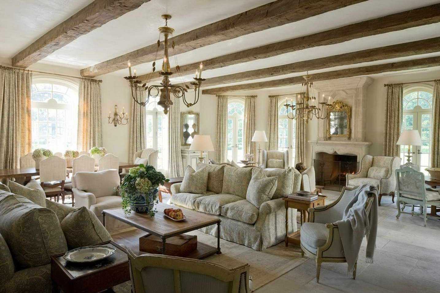 lehká výzdoba obývacího pokoje ve stylu provence