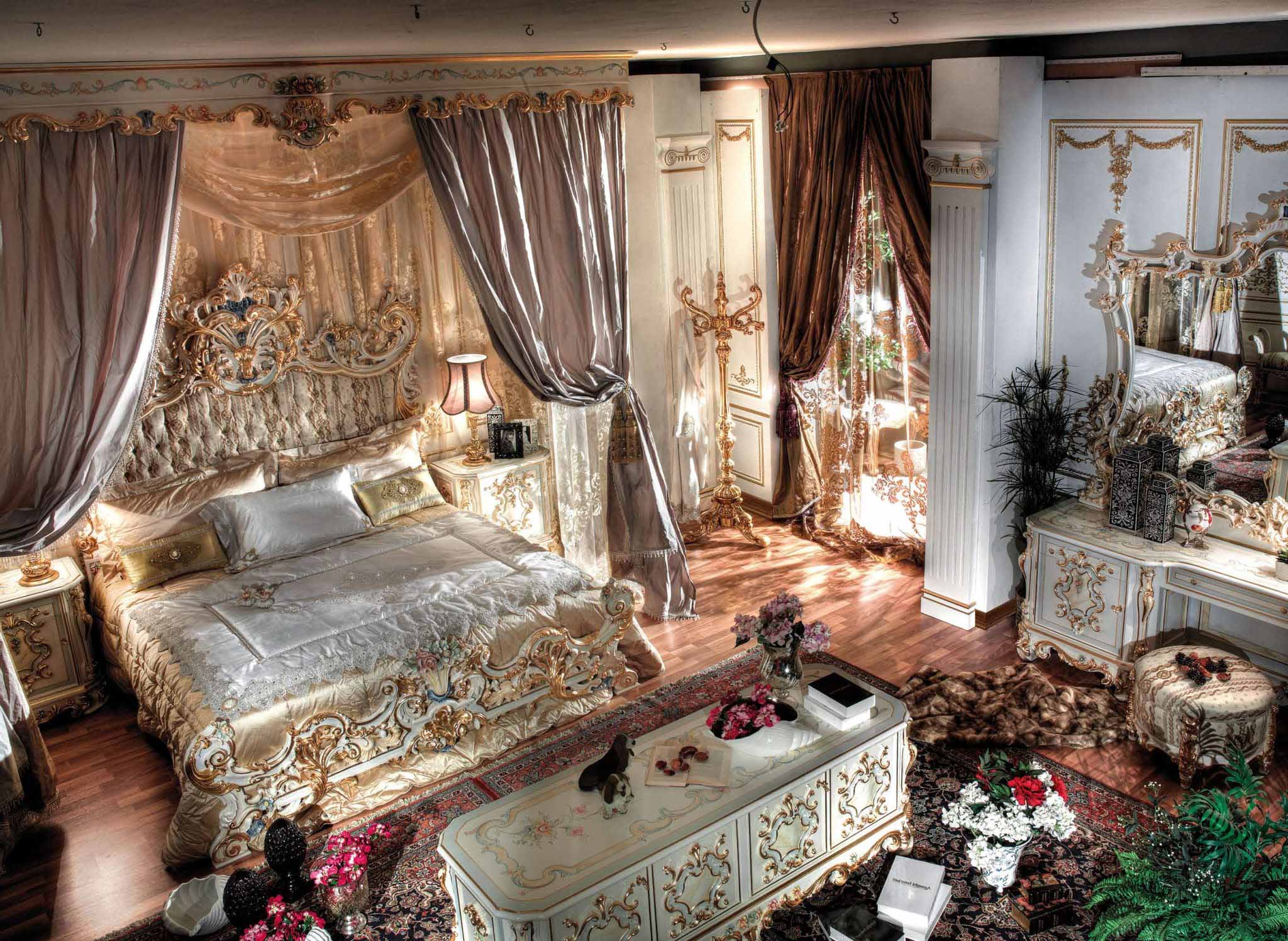 neįprastas baroko stiliaus gyvenamojo kambario dekoras