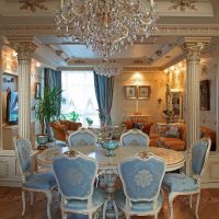 gaišā baroka stila virtuves dekoru foto