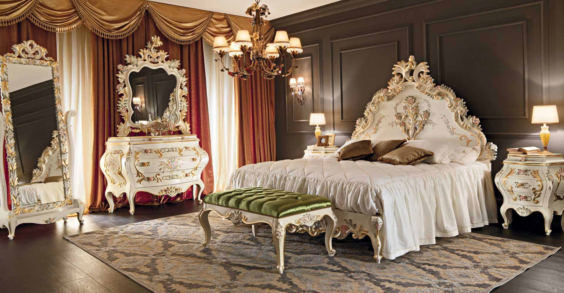 šviesus baroko stiliaus miegamojo dekoras