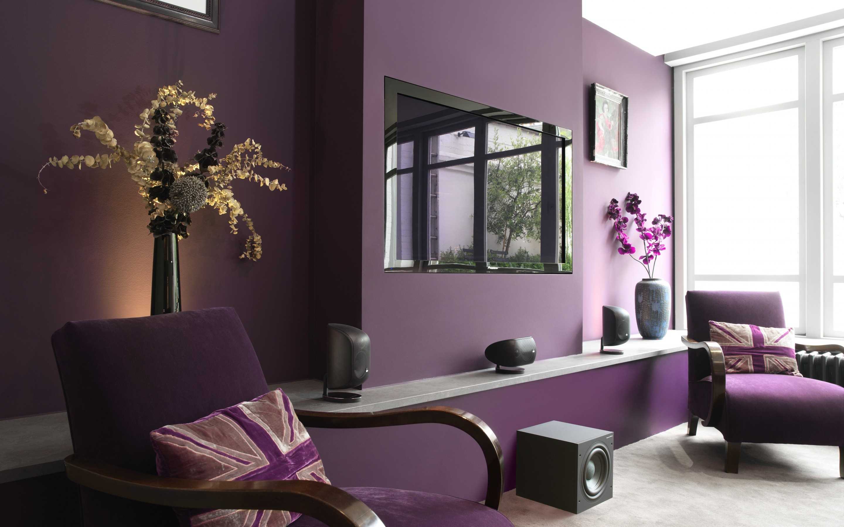 hiasan pangsapuri yang terang di ungu