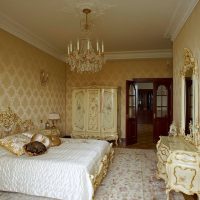 šviesiai baroko stiliaus gyvenamojo kambario dekoro nuotrauka