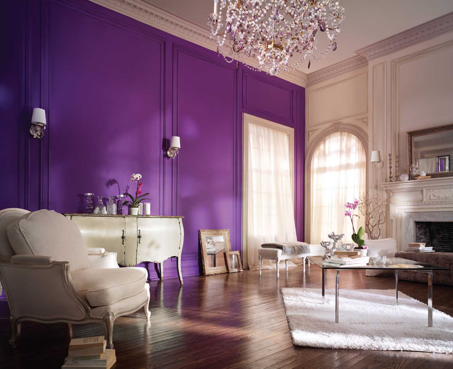 design frumos al holului în violet