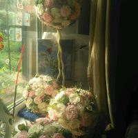 flori de hârtie multicolore în designul fotografiei holului