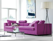 sofa berwarna ungu pada gambar reka bentuk rumah