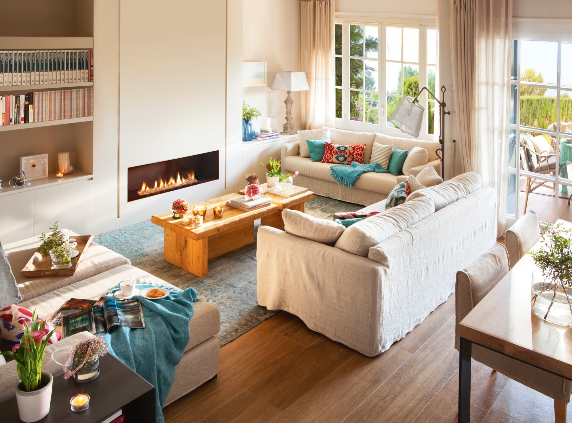 sufragerie confortabilă în stil luminos