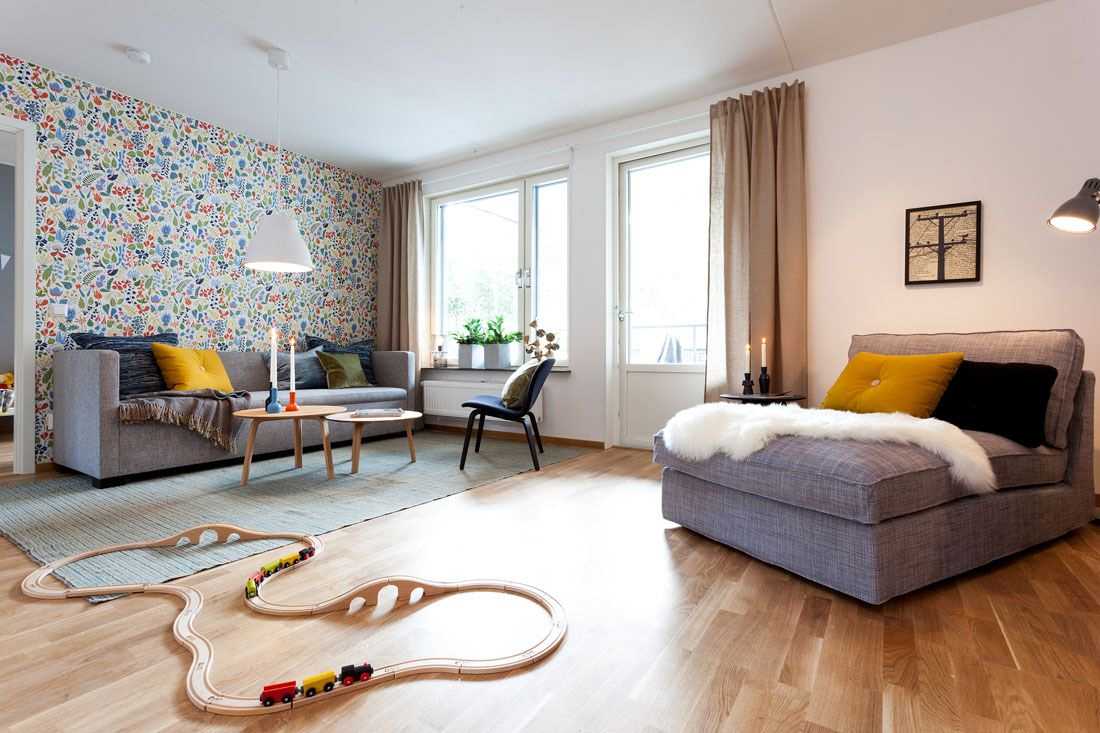ryškus švediškas gyvenamojo kambario dizainas