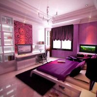 gražus koridoriaus dekoras purpurinėje nuotraukoje