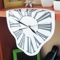 do-it-yourself idea of ​​brightly decorating a wall clock picture