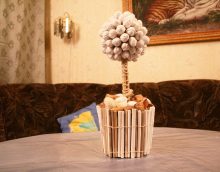 ideea de decorare ușoară a camerei cu un copac cu propriile poți mâini