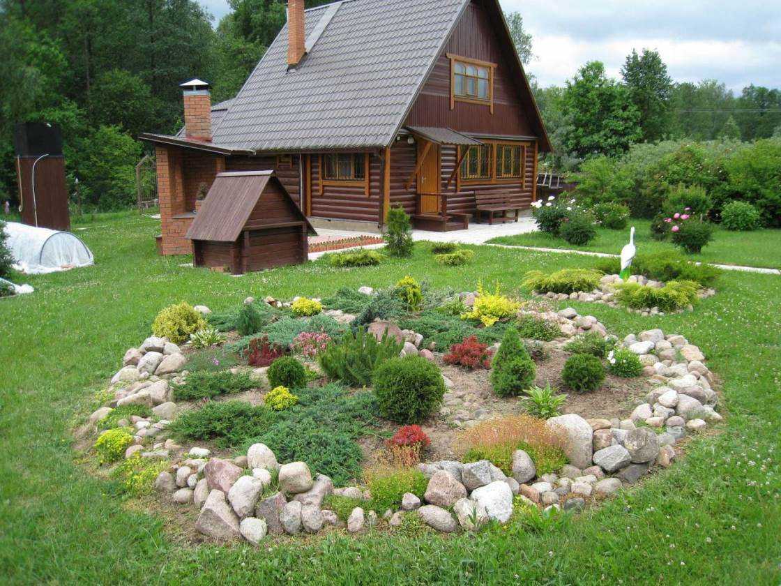 lauku mājas dizaina oriģināls dizains ar akmeņiem