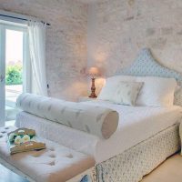 غرفة نوم جميلة في نمط الصورة اليونانية