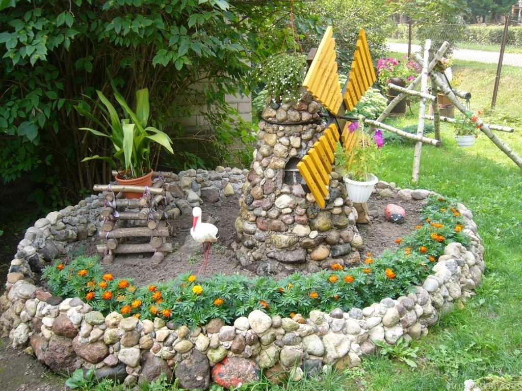 oriģināls dārza dizaina dizains ar ziediem