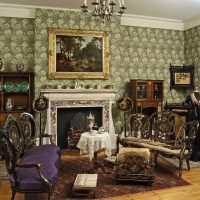 tumšā viktoriāņu stila istabas interjera foto