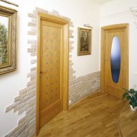 piatră flexibilă ușoară în decorul imaginii apartamentului