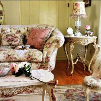 spilgta dizaina dzīvojamā istaba vintage stila fotoattēlā