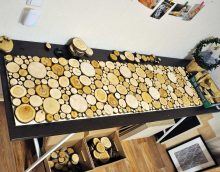 ruang tamu reka bentuk cahaya dengan gambar gergajian kayu