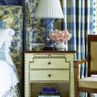 krásný design ložnice v modrém obrázku