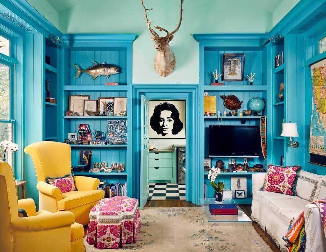 světlý design obývacího pokoje v modrém