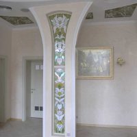 vitražni vitraž u dizajnu slike spavaće sobe
