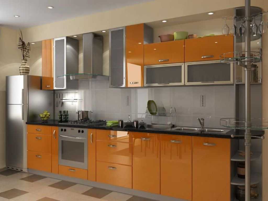 ryškiai oranžinės spalvos derinys virtuvės dekore su kitomis spalvomis