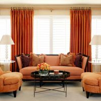 tumši oranžas krāsas kombinācija istabas dizainā ar citām fotoattēla krāsām