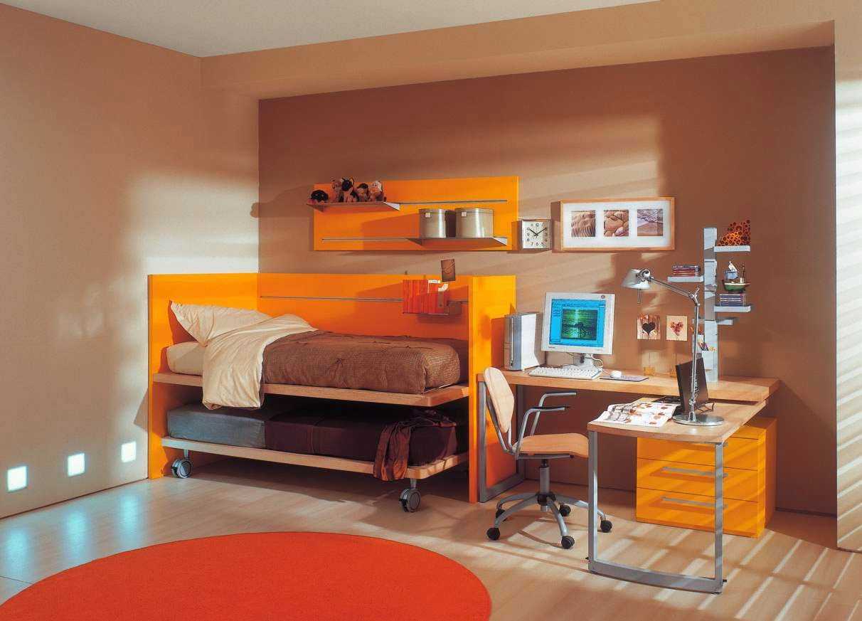 una combinazione di arancio brillante nello stile del soggiorno con altri colori