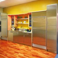 tumši oranžas krāsas kombinācija virtuves stilā ar citu krāsu attēlu